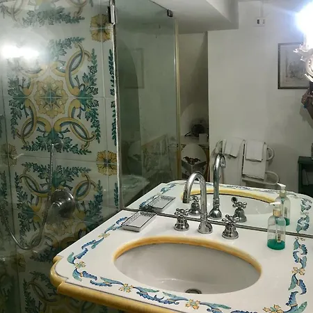 Guya Villa